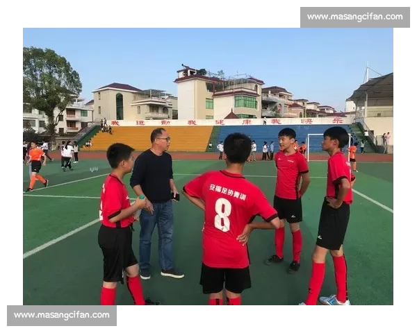 南昌足球赛事热血开战 赛场激情燃烧 引领本地足球新风潮