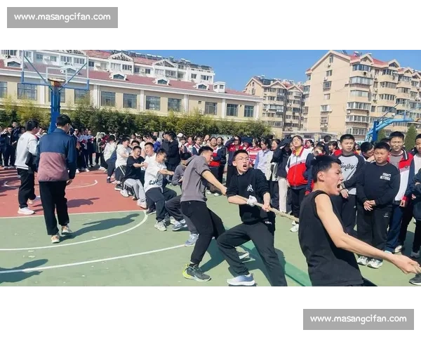 团结协作力量大同学们操场激烈拔河比赛的精彩瞬间展现班级团结精神