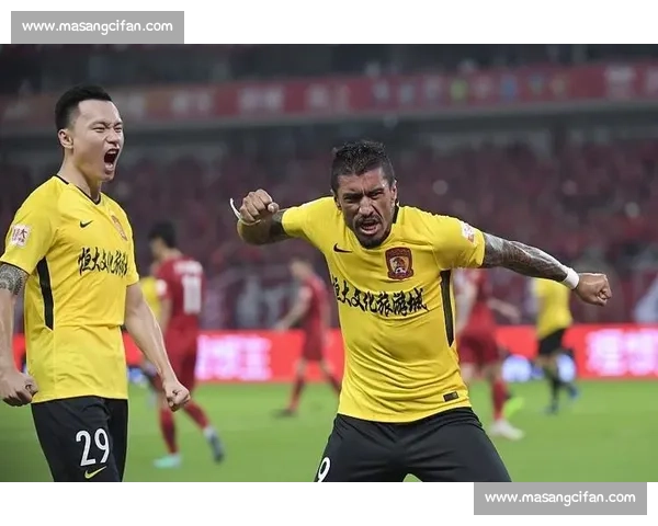 恒大与上港激战正酣 双方鏖战场面火爆 上演精彩进攻防守对决