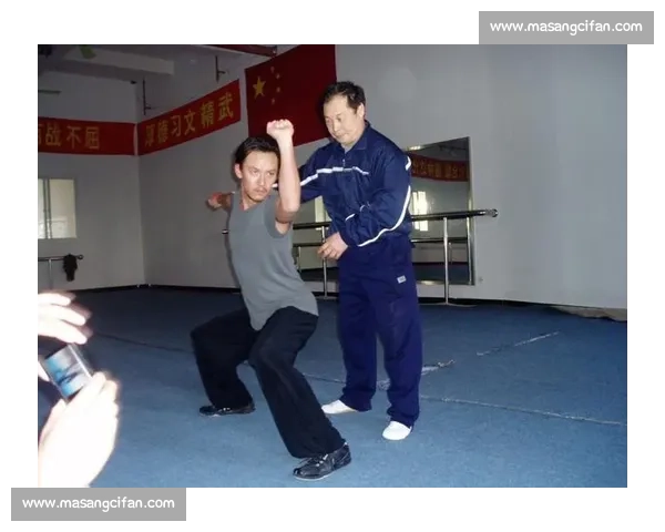 张震八极拳比赛精彩瞬间展现极限力量与技巧，力与美的完美结合