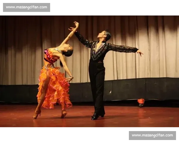 拉丁伦巴舞比赛精彩纷呈 舞动热情展现舞者风采与竞技魅力