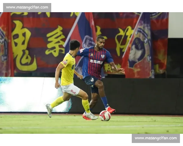 杨晨精彩表现助力球队逆转对手创造历史胜利